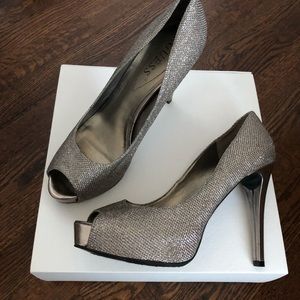 GUESS silver peep toe